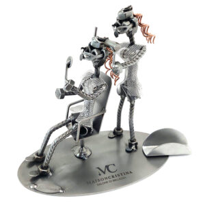parrucchiera con accessori metal idea.it