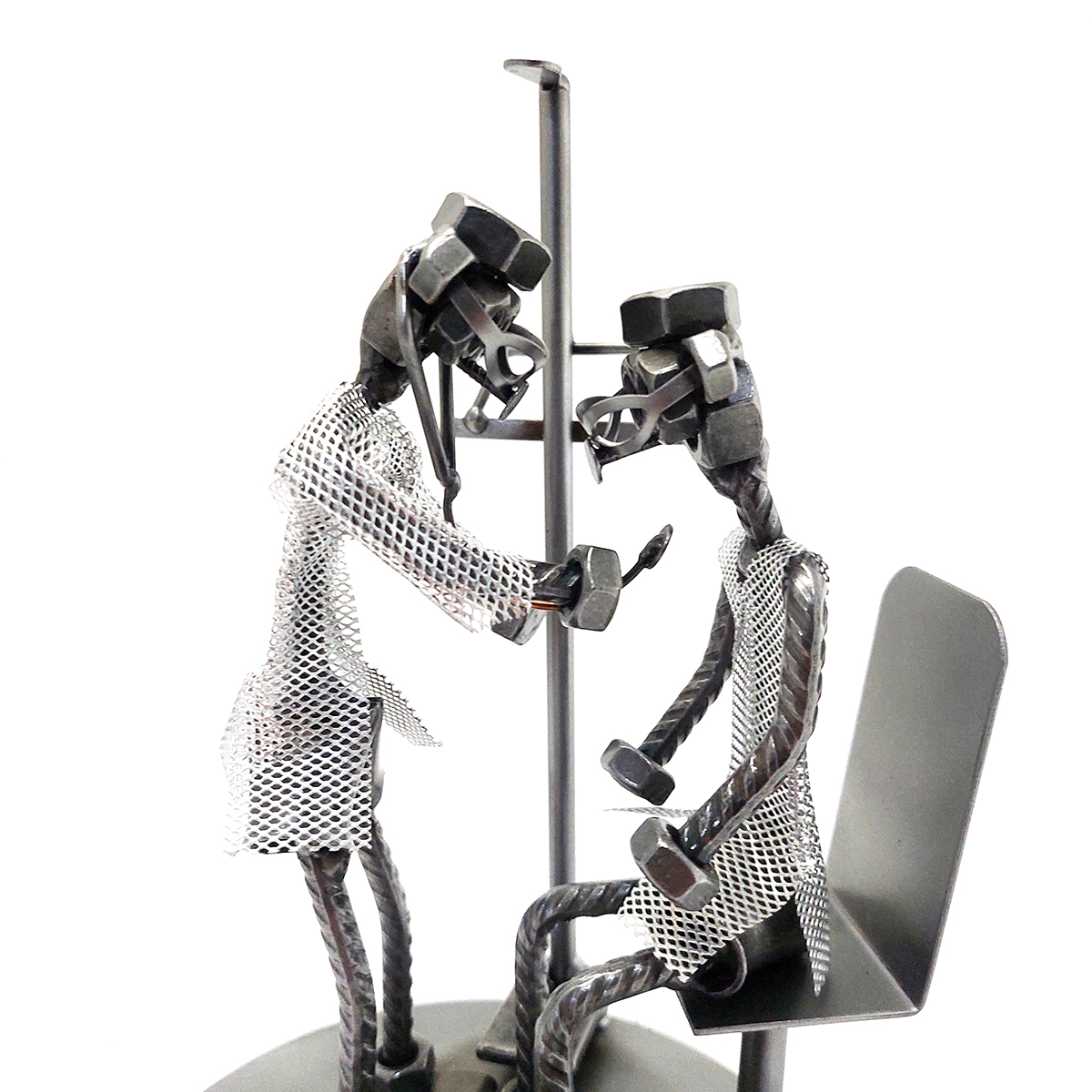 medico dottore con paziente metal idea.it