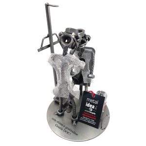 medico dottore con paziente con personalizzazione metal idea.it