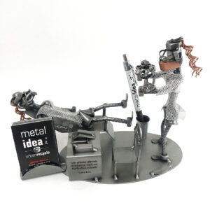 ginecologa con accessori metal idea.it
