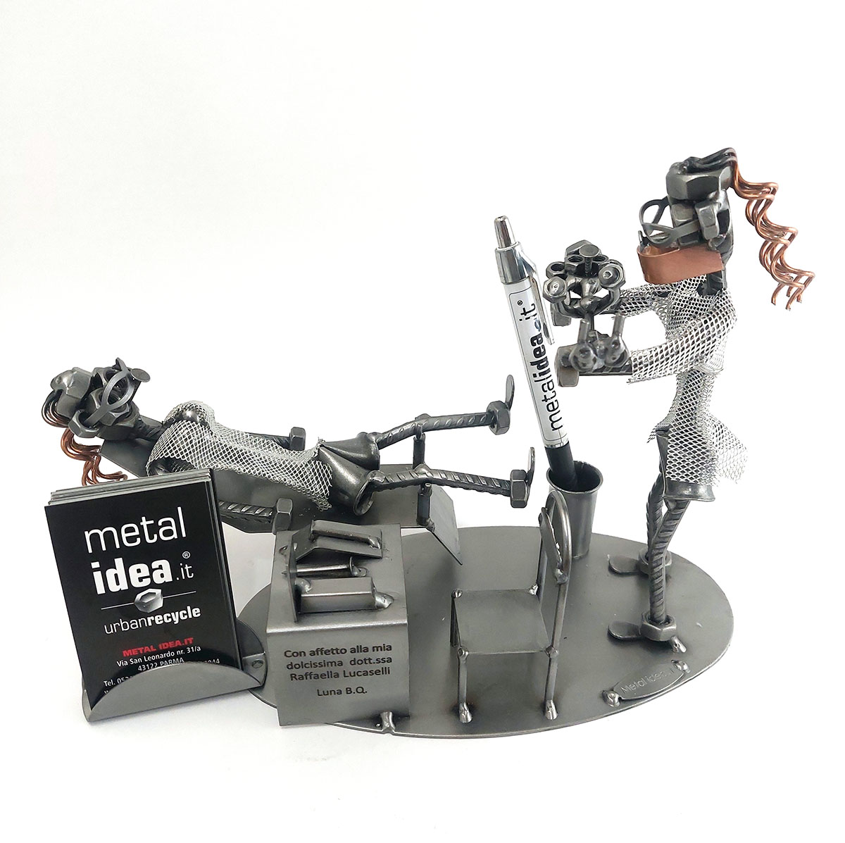 ginecologa con accessori metal idea.it