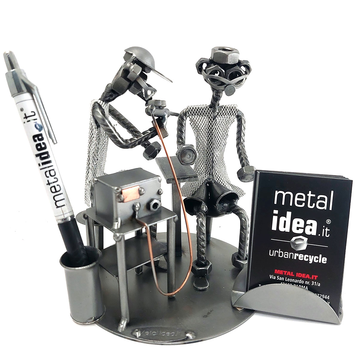 tatuatore con accessori metal idea.it