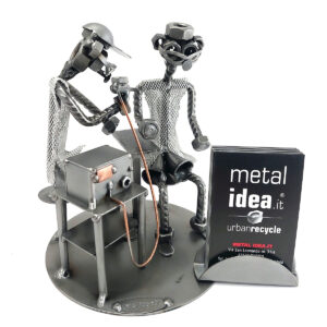 tatuatore con porta biglietti da visita metal idea.it