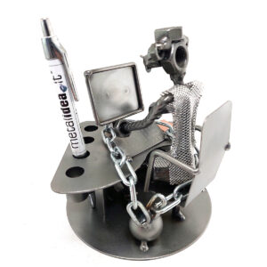 impiegato al pc metal idea.it