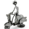 SCULTURA VESPA CON GUIDATORE metal idea.it