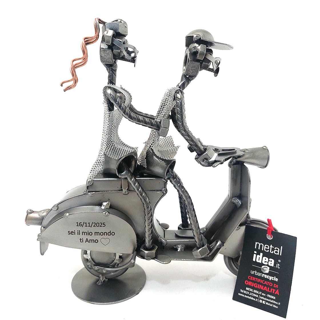 vespa con fidanzati personalizzata metal idea.it