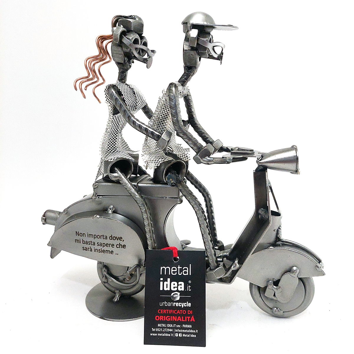 FIDANZATI IN VESPA CON PERSONALIZZAZIONE METAL IDEA.IT