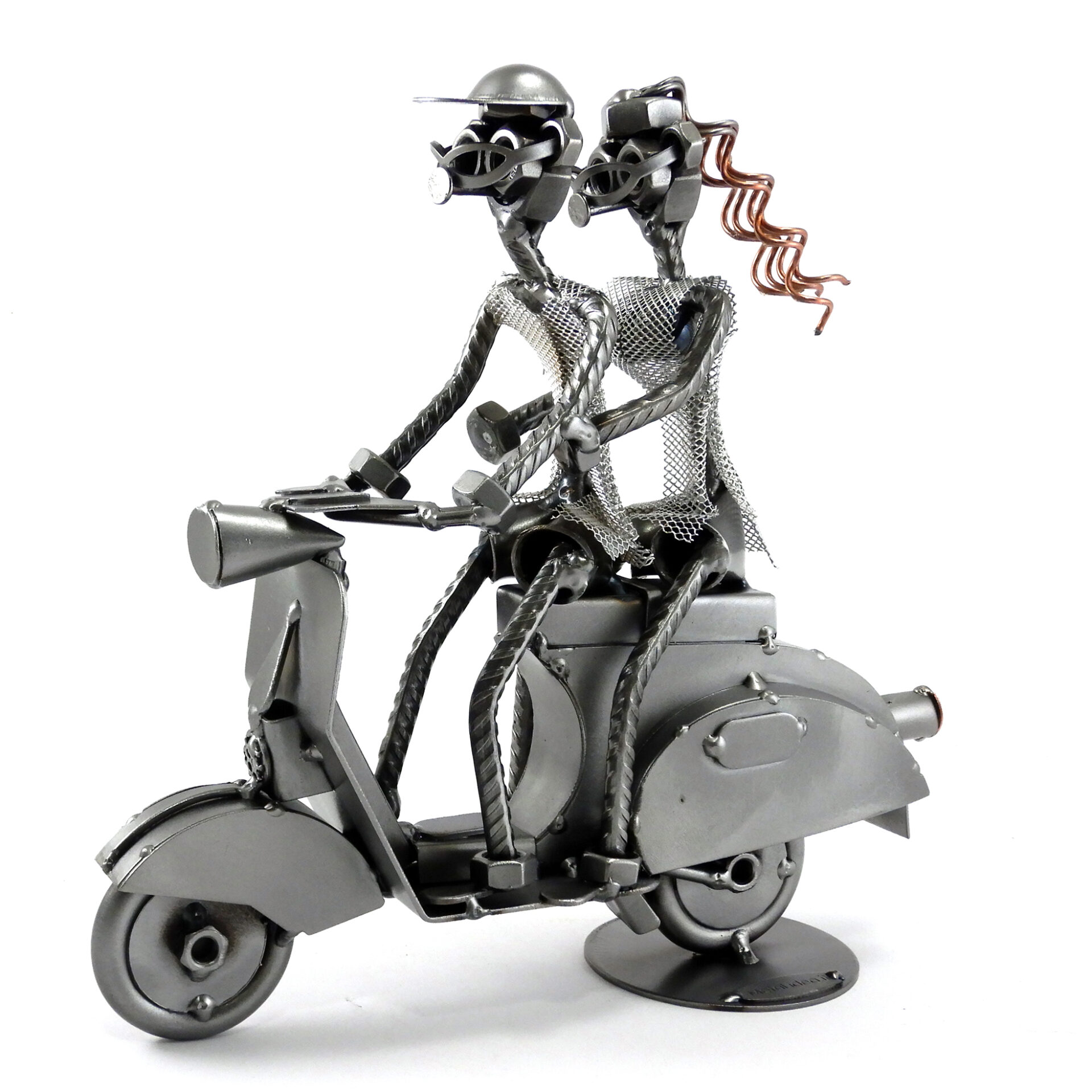 SCULTURA COPPIA SU VESPA - immagine 2