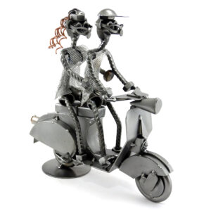 SCULTURA COPPIA SU VESPA - immagine 6