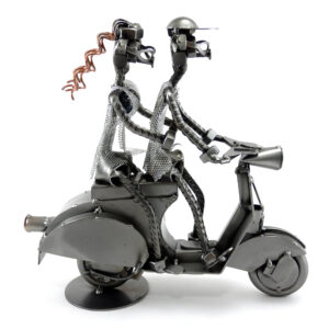 SCULTURA COPPIA SU VESPA - immagine 4