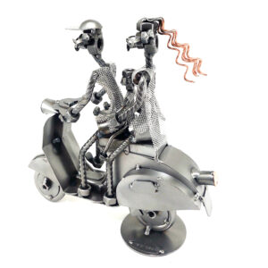 famiglia in vespa metal idea