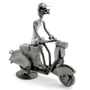 SCULTURA VESPA CON GUIDATORE - immagine 3