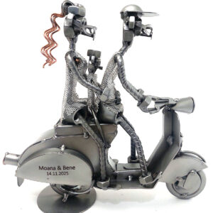 family in vespa con incisione metal idea.it