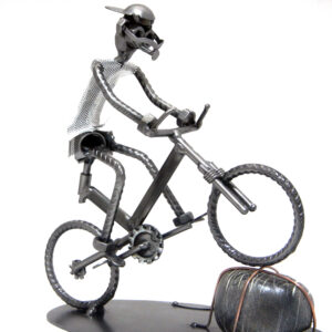 SCULTURA CICLISTA MOUNTAIN BIKE MOUNTAIN BIKE SU SASSO METAL IDEA.IT