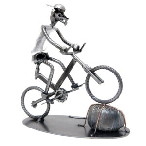 Alternative view of SCULTURA CICLISTA SU MOUNTAIN BIKE