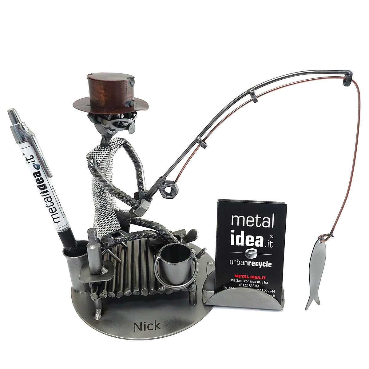 pesccatore seduto con accessori metal idea.it