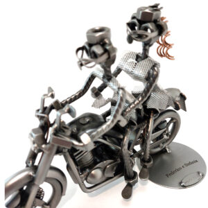 moto da corsa con coppia e incisione metal idea.it