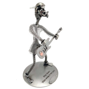 chitarrista rock con incisione metal idea.it