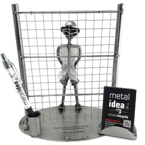Umarell, pensionato con accessori metal idea.it