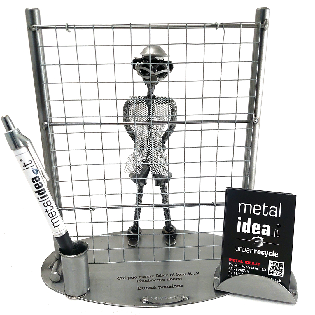 Umarell, pensionato con accessori metal idea.it