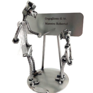 insegnante con personalizzazioni metal idea.it